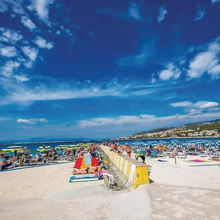 Lovely In Glavani كوسترينا